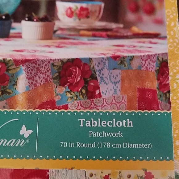 The Pioneer Woman Tablecloth Patchwork 70" Round - Picture 2 of 3
